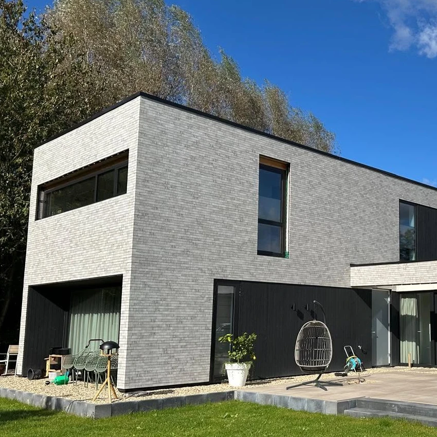 Arnhem contemporary timber-frame residence