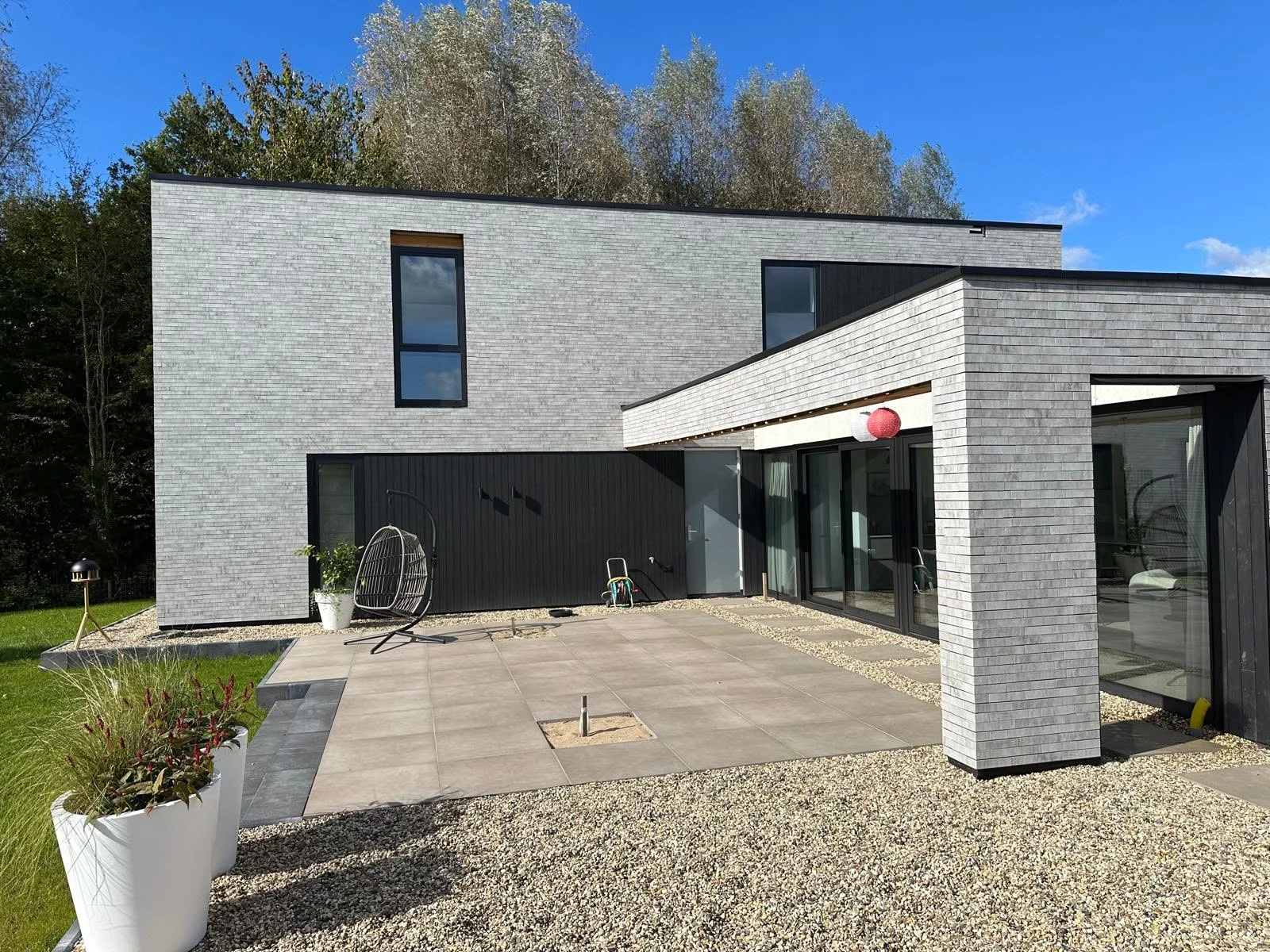 Courtyard façade of the Arnhem residence with brick and dark timber cladding