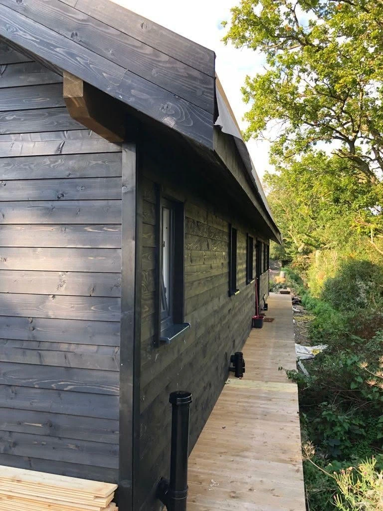 Side walkway and roof edge of the timber house