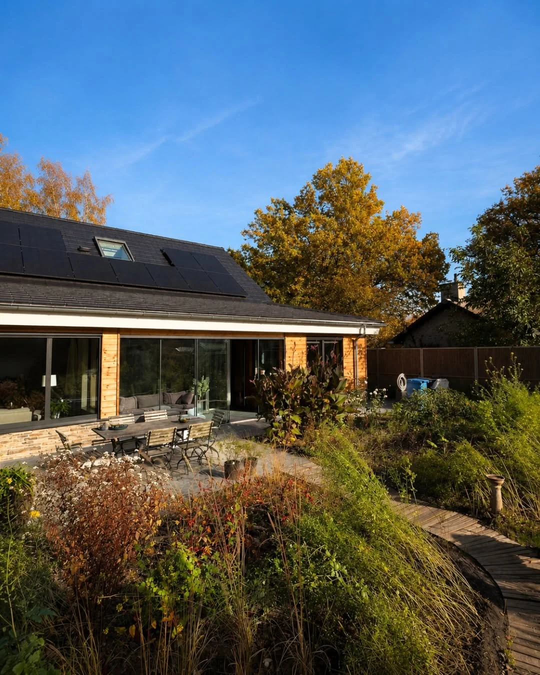 Rear garden façade of the Dutch Rapid-Assembly Timber Residence
