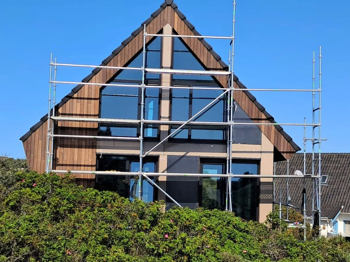 Dutch Timber–Steel Hybrid Residence