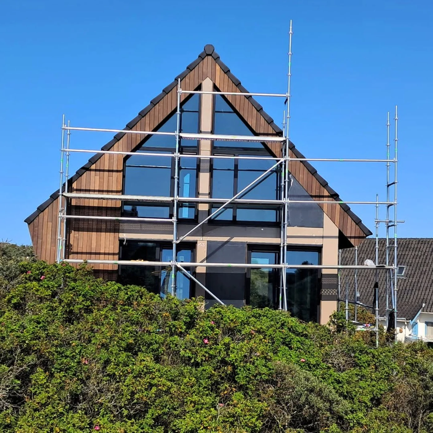 Dutch timber and steel hybrid residence during final site works