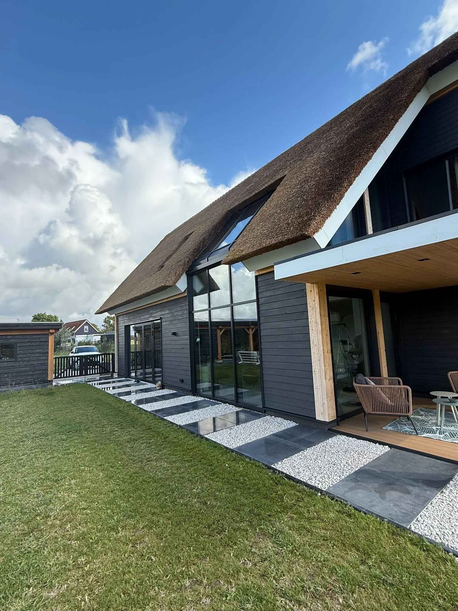 Ed timber residence side view with terrace and glazed façade