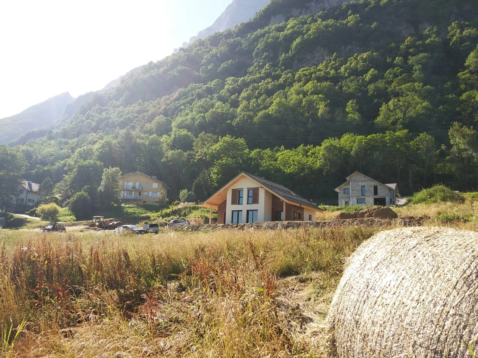 Freterive timber residence in its mountain setting