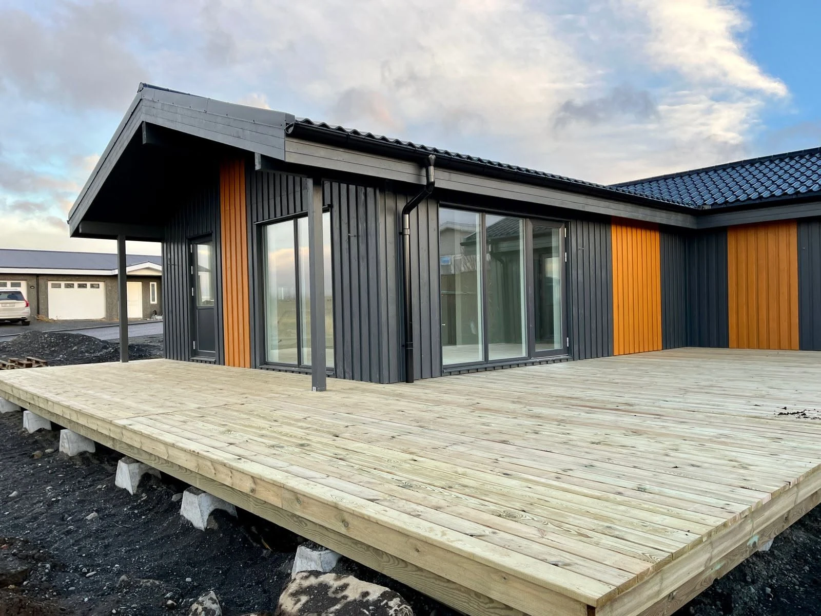 Close view of the timber terrace and glazed façade