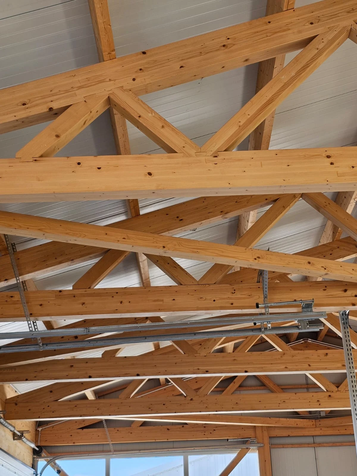 Repeated timber trusses inside the Comănești industrial production hall