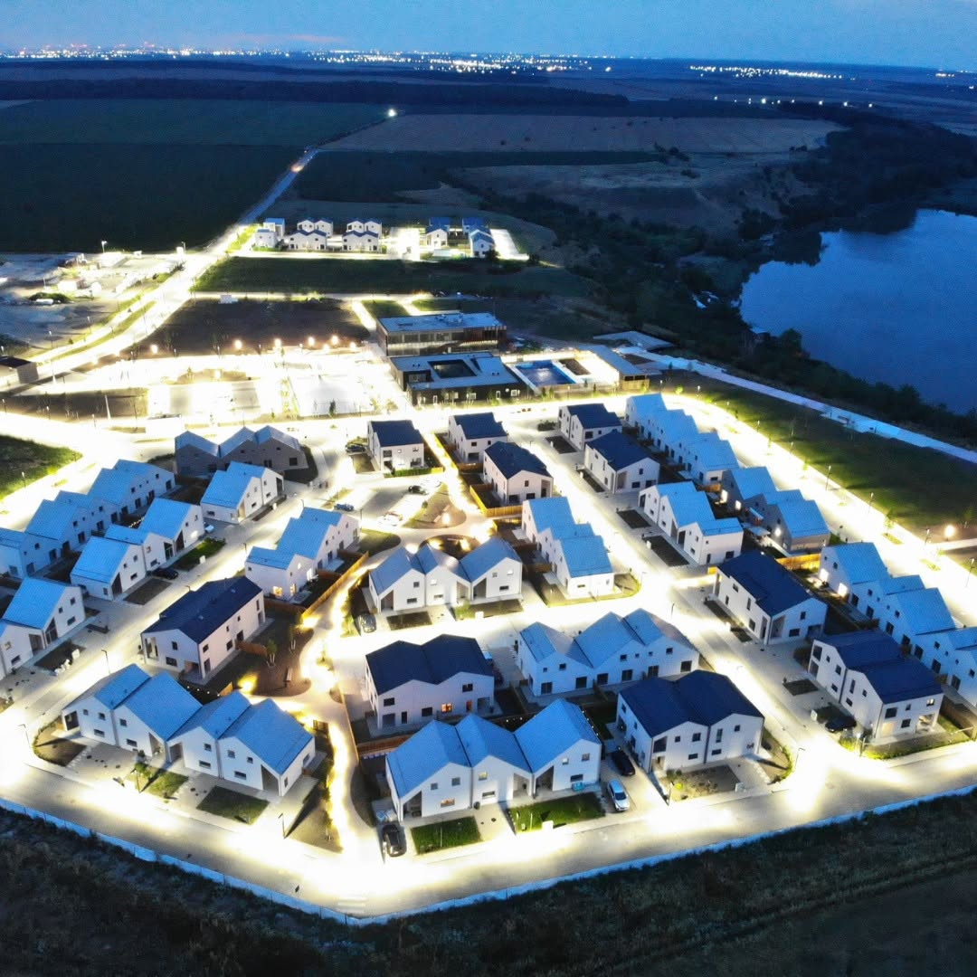 Large residential neighbourhood composed of multiple repeatable housing units