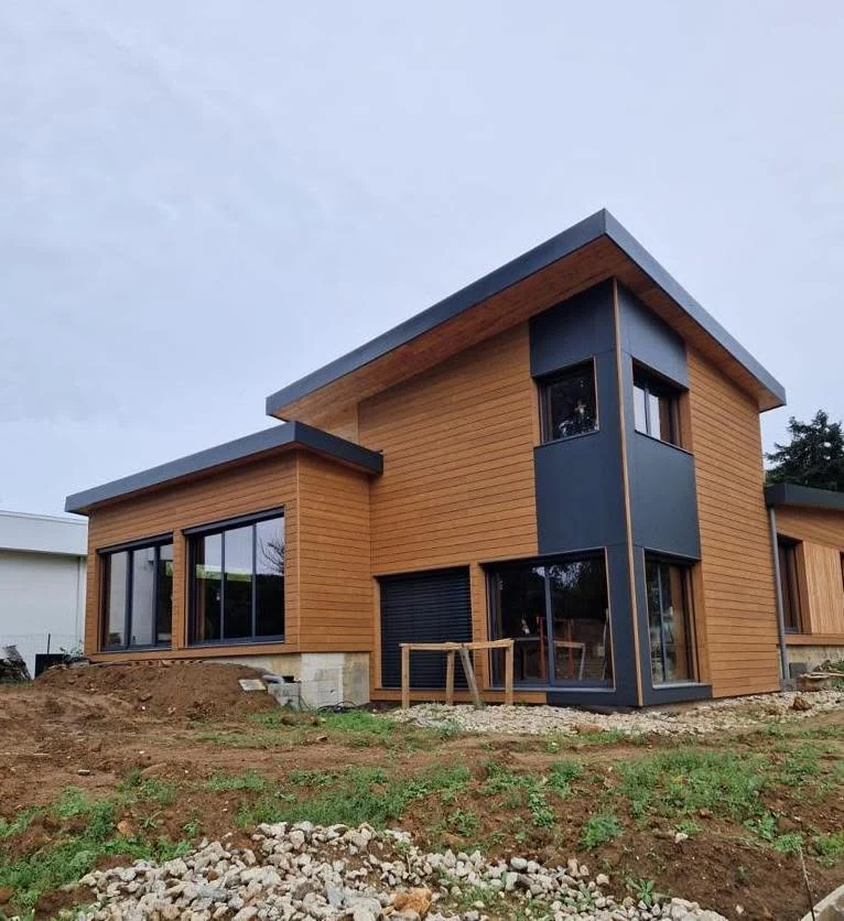 Parisian timber residence with larch cladding