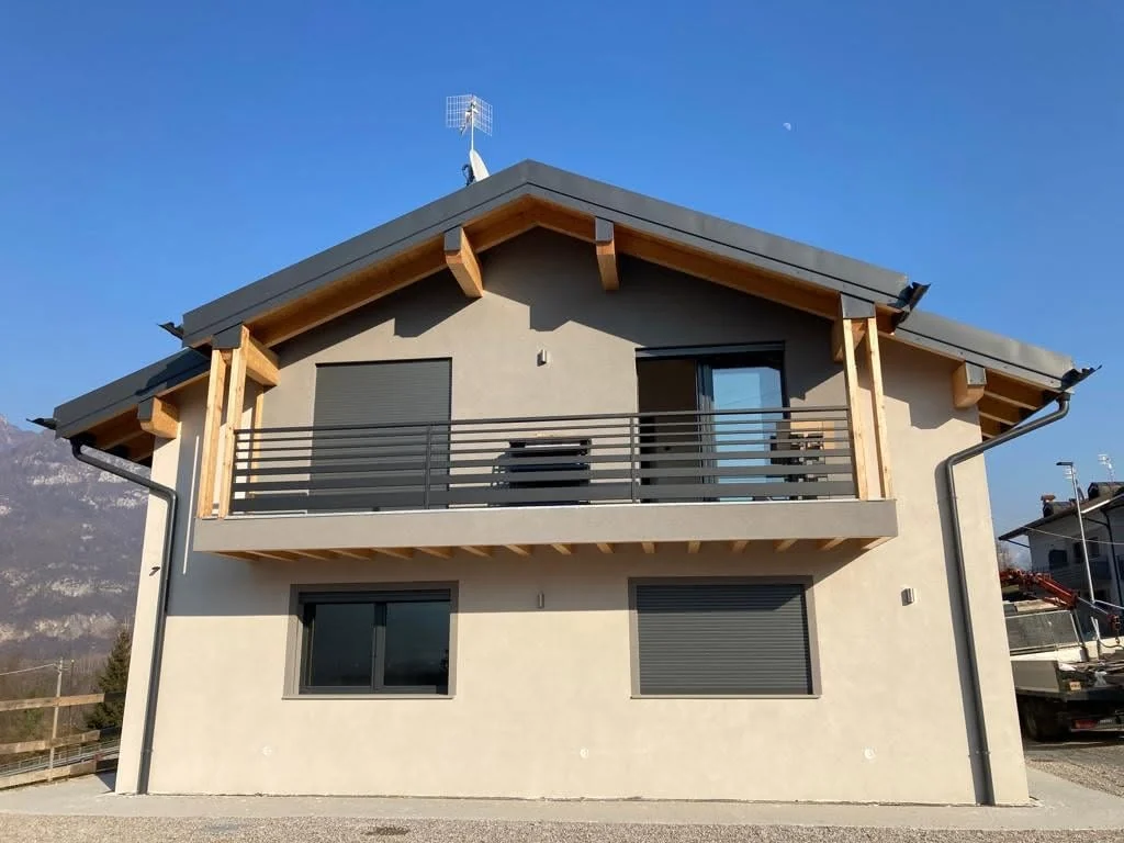 Ponte Nelle Alpi timber residence in Italy