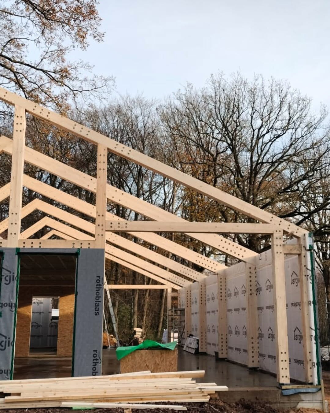 Open post and beam structure of the Vasse project during construction