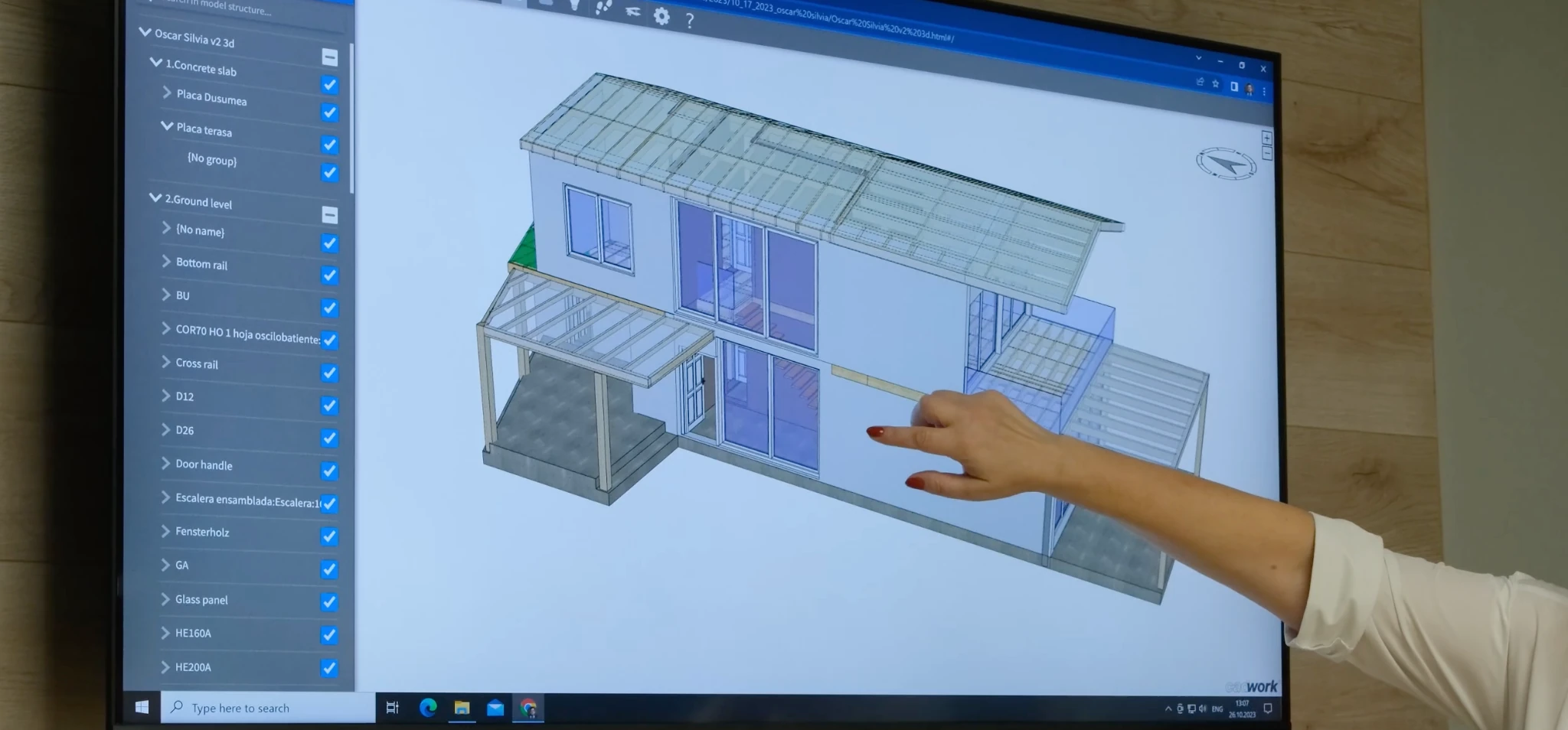 Presentación de un modelo BIM residencial en una pantalla grande