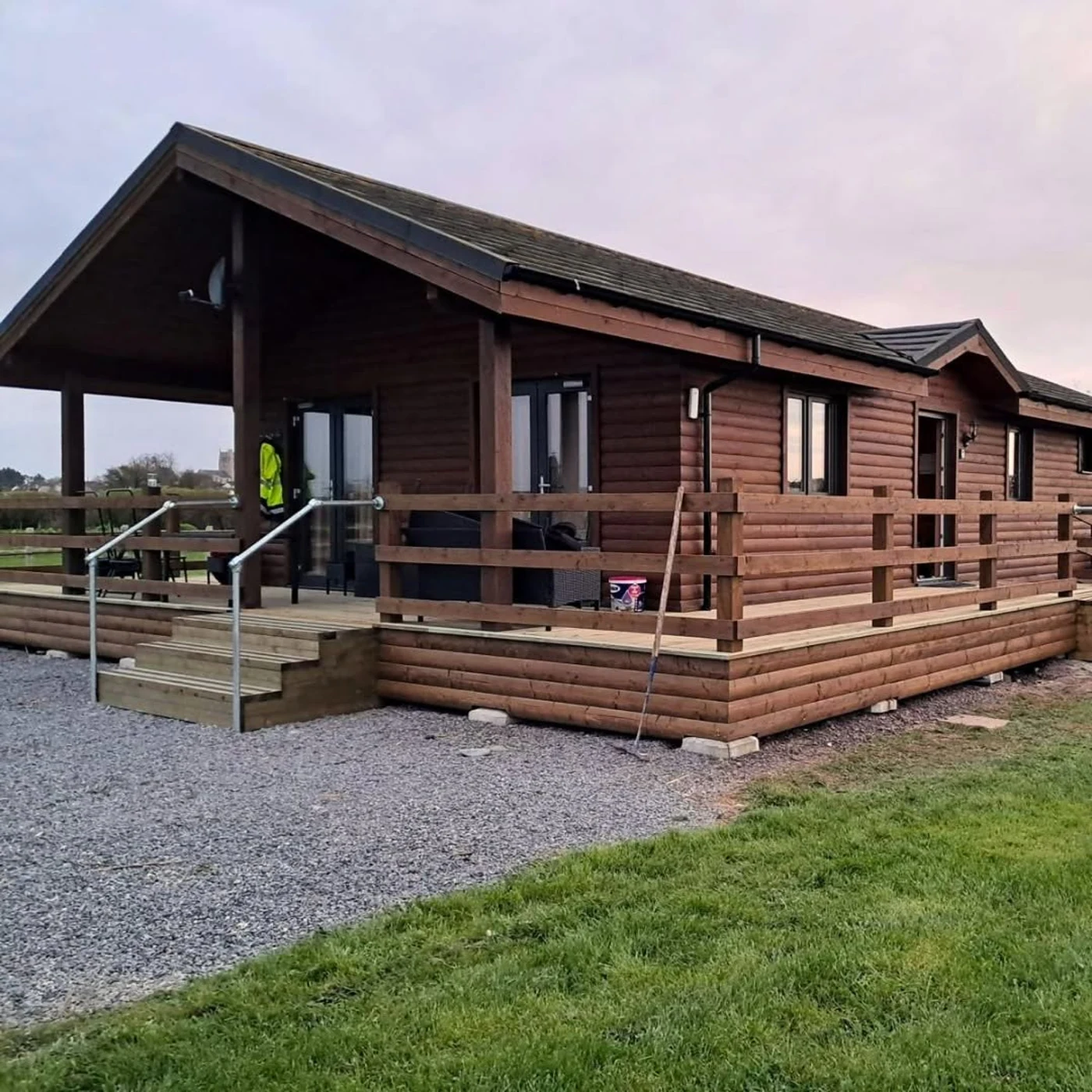 Angled front view with steps of the UK compact mobile house