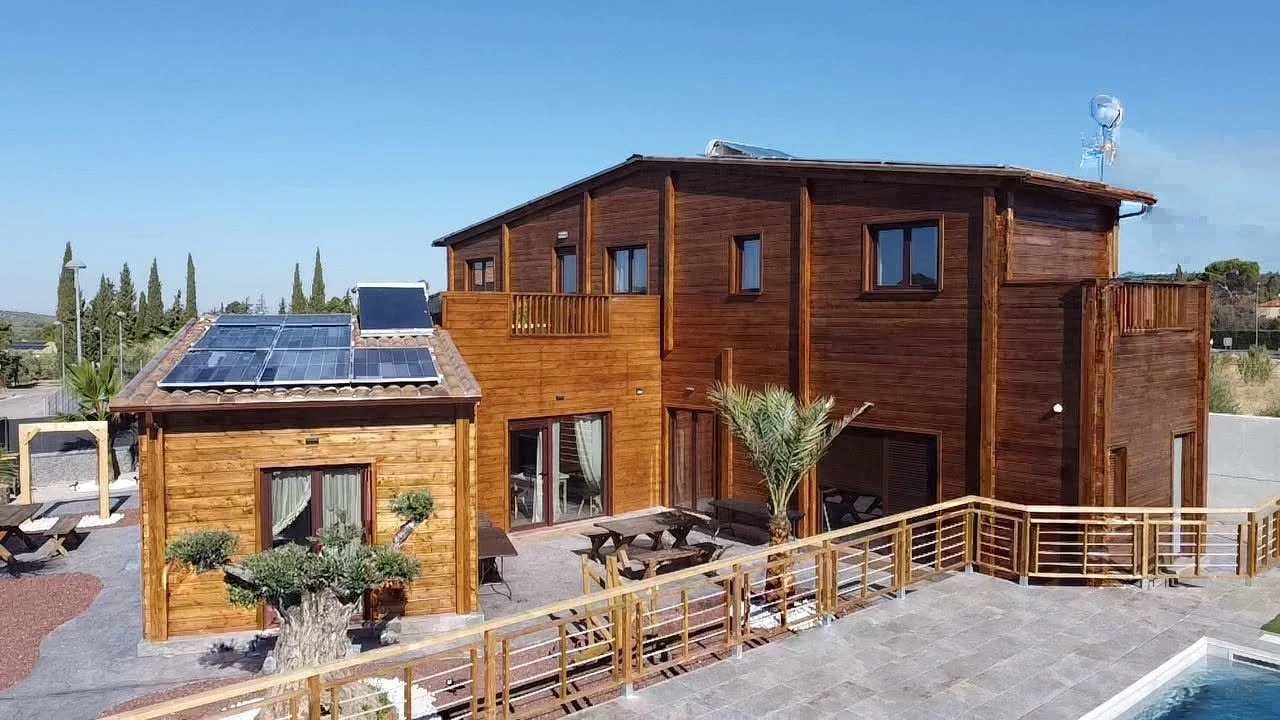 Yedra completed Log House residence in Spain